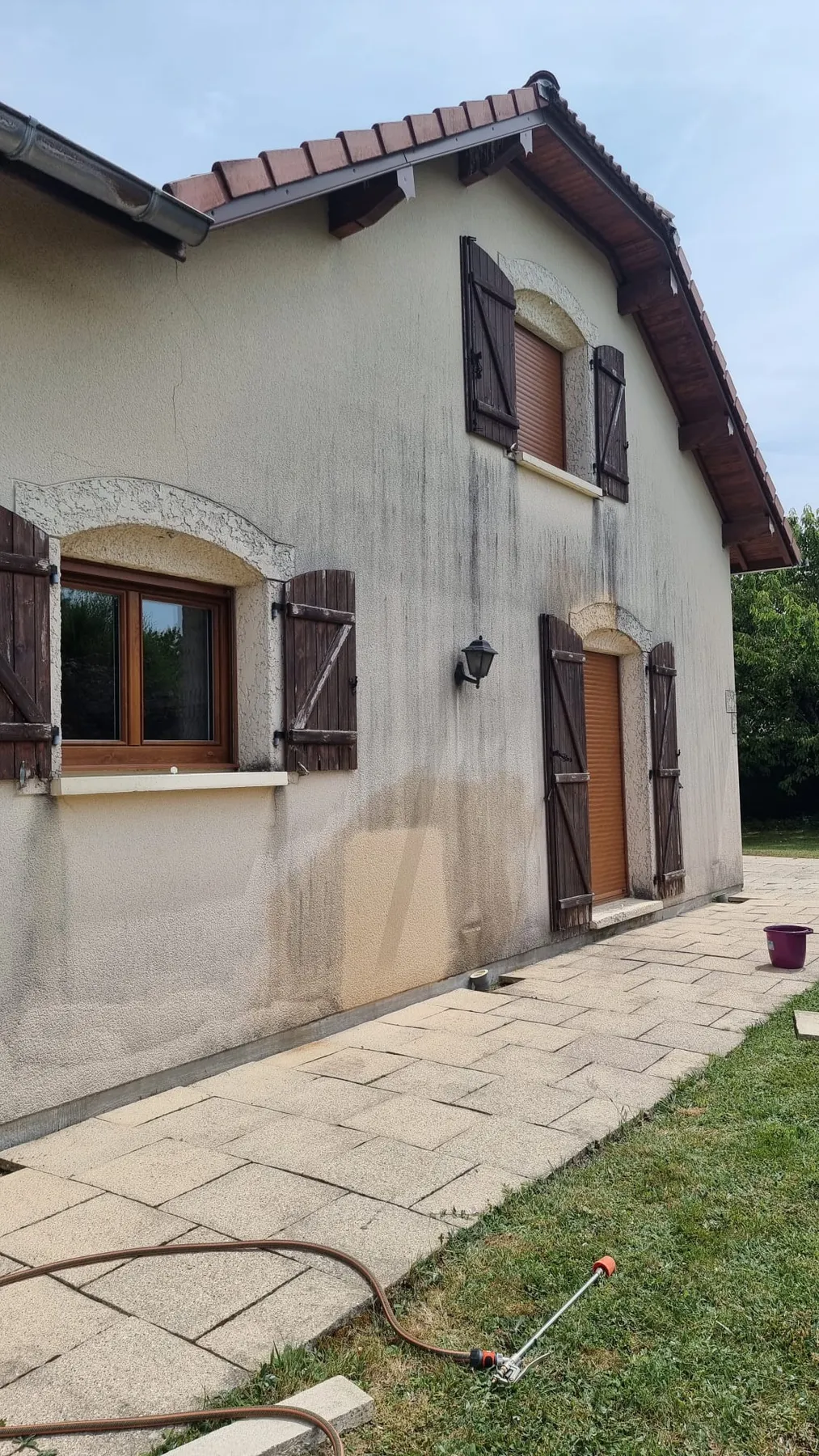 Traitement des façades sans Karcher — avant